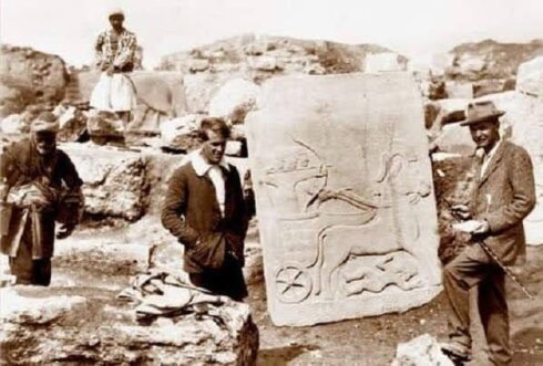 Arkeoloğ kılığında İngiliz Casusu Lavrens